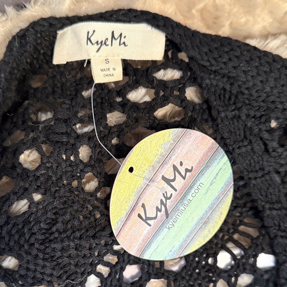 Kye Mi Black Open-Knit Crochet Batwing Cardigan, Small. NWT - Picture 5 of 6